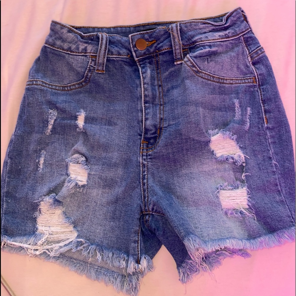 Mid thigh Fashionnova shorts.